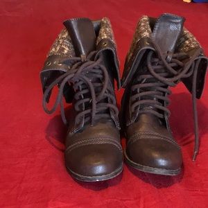 Combat boots